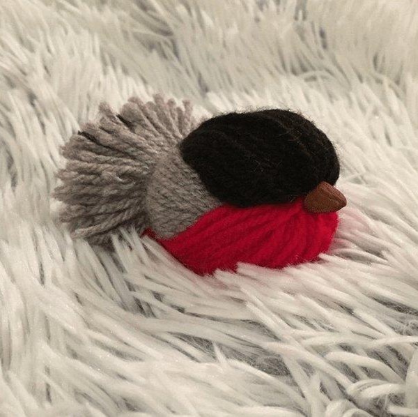 Снегирь из пряжи